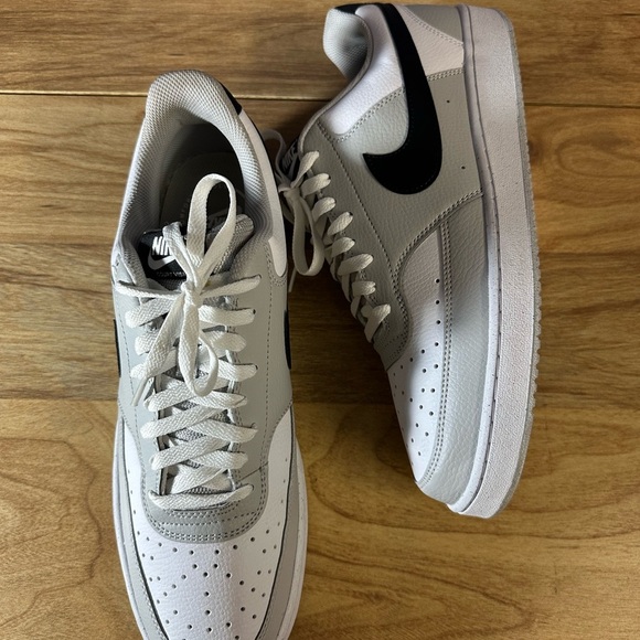 Nike Light Gray Athletic Shoes - Picture 5 of 11